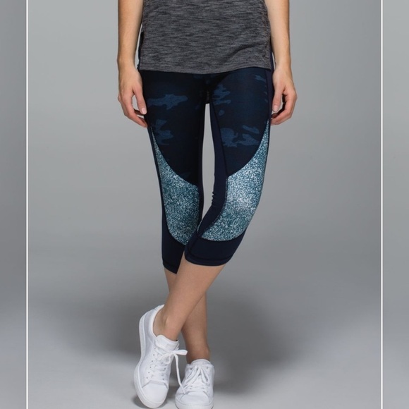 Lululemon Wunder Under Crop Full-On Luon Size 4 in Camo Blue - Picture 1 of 12